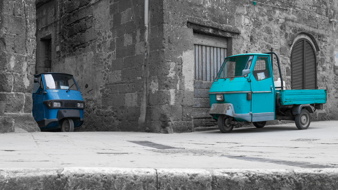 Zwei Dreiräder in Pitigliano